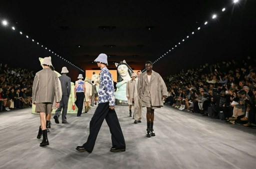NHÌN LẠI 9 XU HƯỚNG MENSWEAR SS25 TRONG TUẦN LỄ THỜI TRANG ĐẦY BIẾN ĐỘNG  Model.BlogPostsCenter.PreviewPictureModel.AlternateText