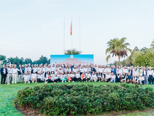 Thương hiệu Thời trang nam DGC - TCT Đức Giang đồng hành cùng giải Kỷ niệm 10 năm thành lập CLB golf các nhà Ngoại giao Việt Nam. 